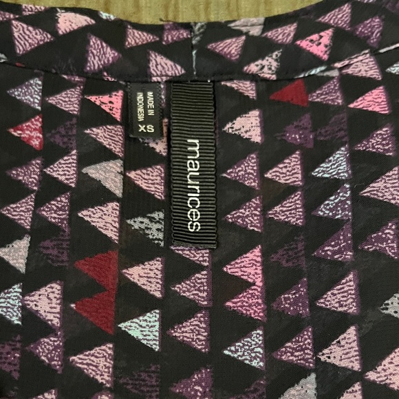 Women's Geometric Patterned Top - Picture 3 of 4